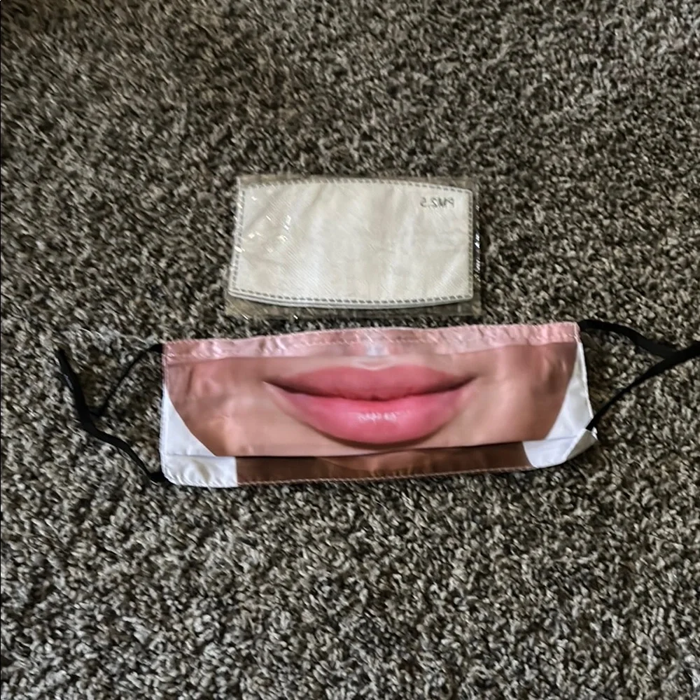 Lips Face Mask